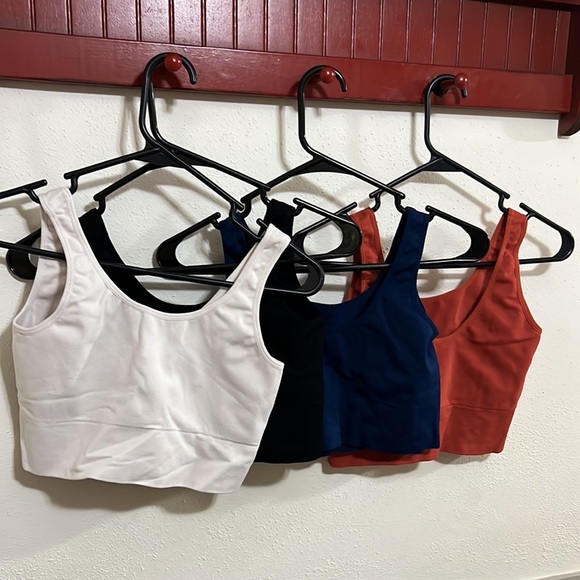 unknown Other - Woman’s size medium athletic sports bras, 4 different colors sold together